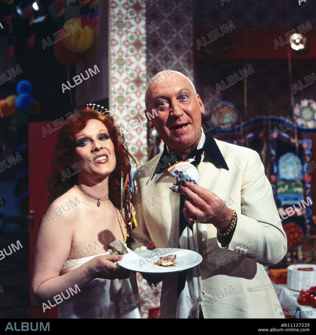 Karl Lieffen, German stage, television and film actor, hosts a television show with Elisabeth Volkmann, Germany around 1979. (original german headline: Karl Lieffen).