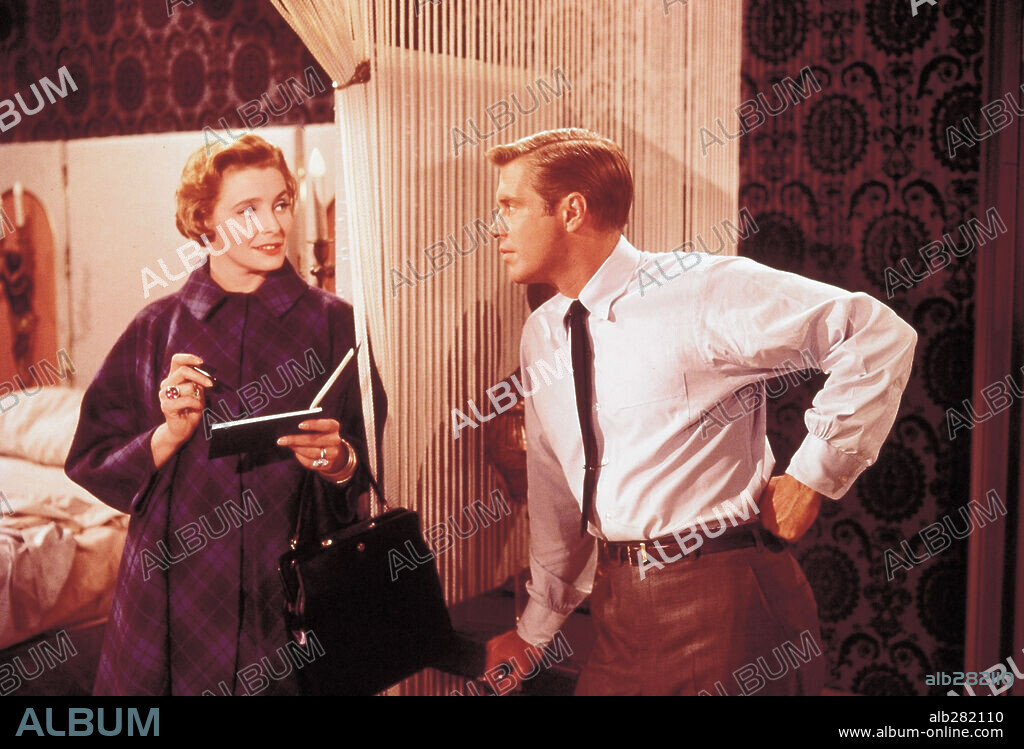 GEORGE PEPPARD and PATRICIA NEAL in BREAKFAST AT TIFFANY'S, 1961, directed by BLAKE EDWARDS. Copyright PARAMOUNT PICTURES.