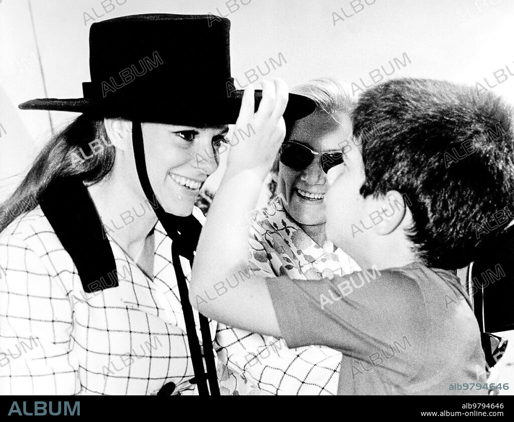 Luciana paluzzi, 60s.