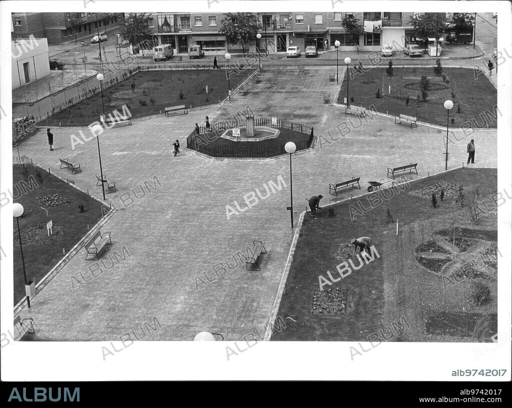 1975. Vista de la plaza severo Ochoa de Getafe (Madrid).