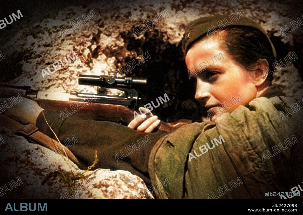 WWII URSS-Russian sniper 1944, holding a 1891/30 Mosin–Nagant with the 3.5x PU scope.