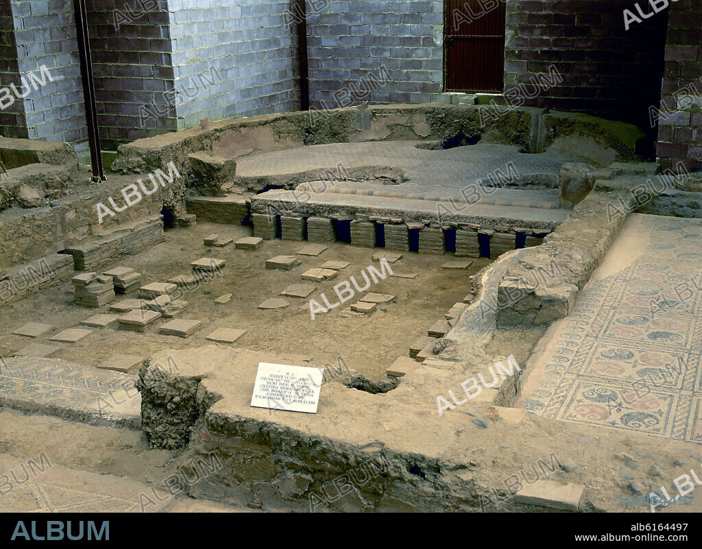 HABITACION CON HIPOCAUSTOS Y EXEDRA SEMICIRCULAR.