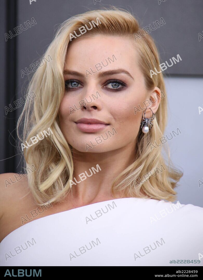 Dec. 17, 2013 - New York, New York, U.S. - The US Premiere of ''The Wolf of Wall Street''.The Ziegfeld Theater, NYC.December 17, 2013.Photos by , Photos Inc 2013.MARGOT ROBBIE. 17/12/2013