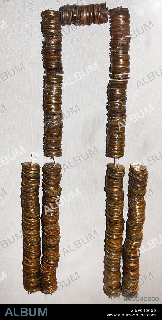 String of 1000 Chinese coins China, 1644-1911. Chinese coins were used singly and in units known as strings' (guan). one string contained 1000 coins, but in practice many held fewer.