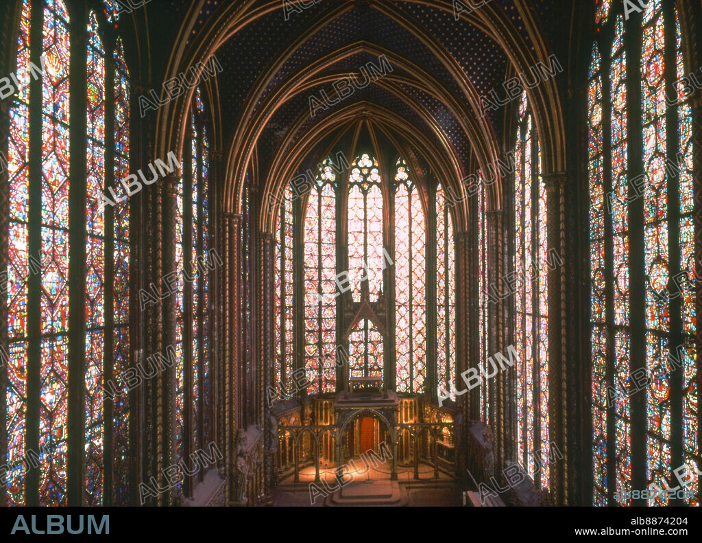 PIERRE DE MONTREUIL (1200-1266). INTERIOR - VIDRIERAS DE LA CAPILLA SUPERIOR - S XIII.