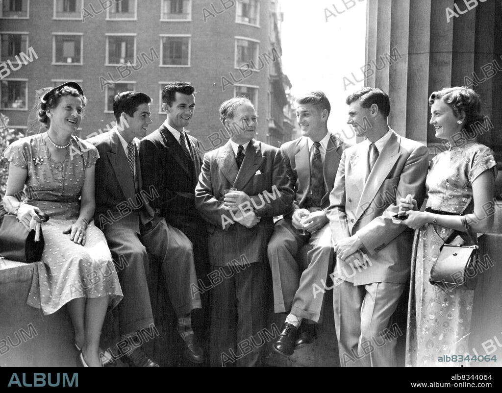 Balcony Scene - Mrs. Harry Hopman (wife of the team captain): Ken Rosewall: Mervyn Rose: Sir Thomas White: Lewis Hoad: Frank Sedgman: Beryl Penrose. In the Heatwave - London's eighty-old temperature sends members of the Australian tennis team (now successfully competing at Wimbledon) on to the balcony of Australia House, Strand, during a reception given by Australian High Commissioner Sir Thomas White to-day (Tuesday). July 01, 1952. (Photo by Reuter Photo).
