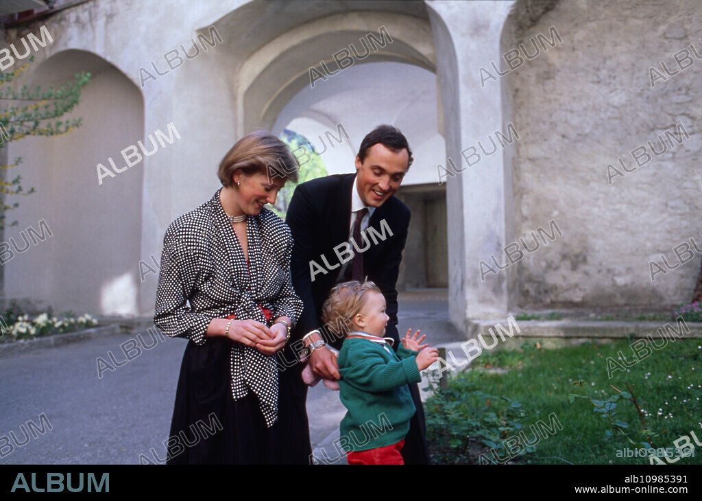 Princess Astrid von Habsburg Lothringen, nee of Belgium with her husband Lorenz von Habsburg Lothringen and the children Joachim, Maria Laura and Luisa Maria at Brussels, 2000.