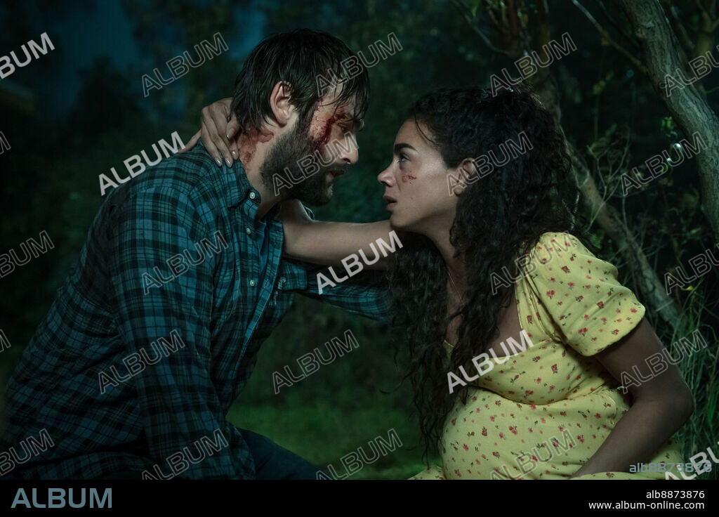 DOUGLAS BOOTH and HANNAH JOHN KAMEN in UNWELCOME, 2022, directed by JON WRIGHT. Copyright Tempo Productions Limited.