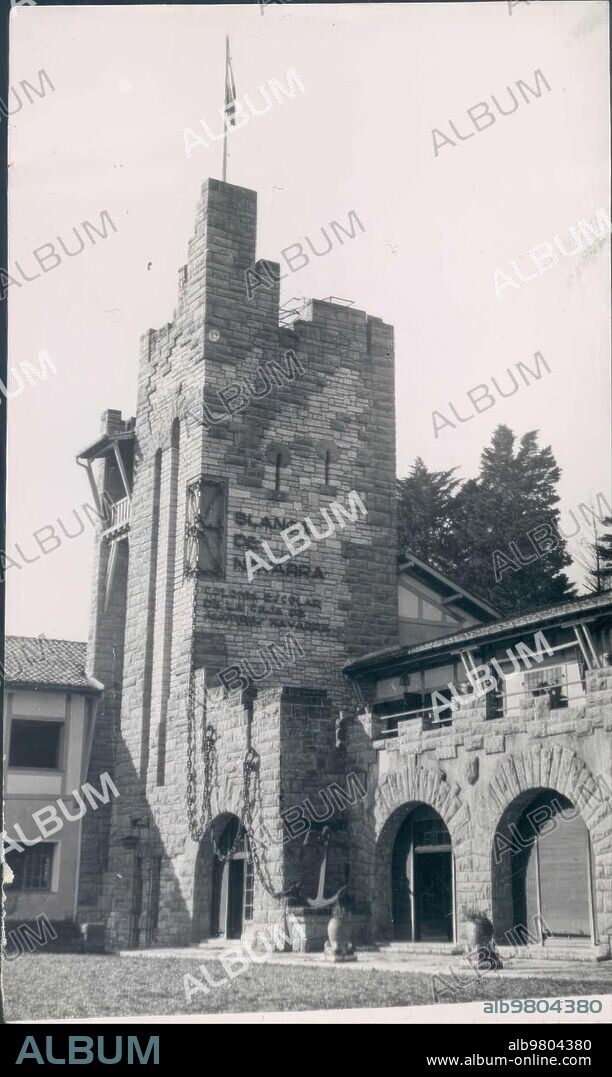 1940. Building of the Blanca de Navarra school colony in Fuenterrabía.