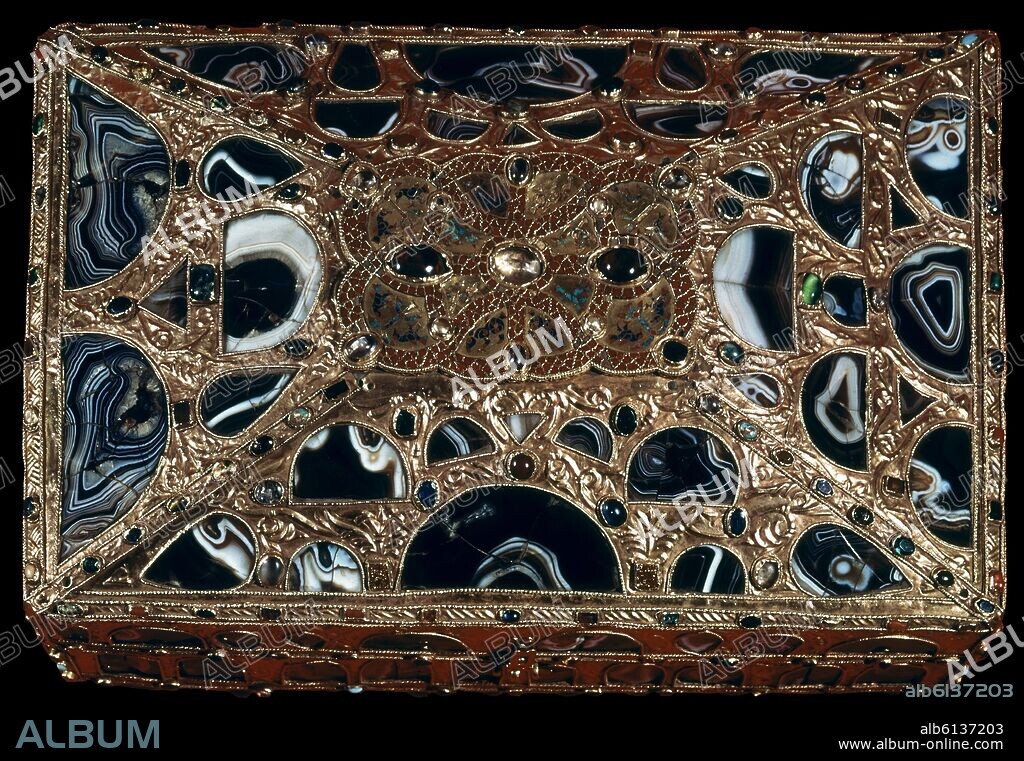 TESORO DE LA CAMARA SANTA - PARTE SUPERIOR DE LA CAJA DE LAS AGATAS DONADA POR FRUELA II A LA CATEDRAL DE OVIEDO EN EL AÑO 910.