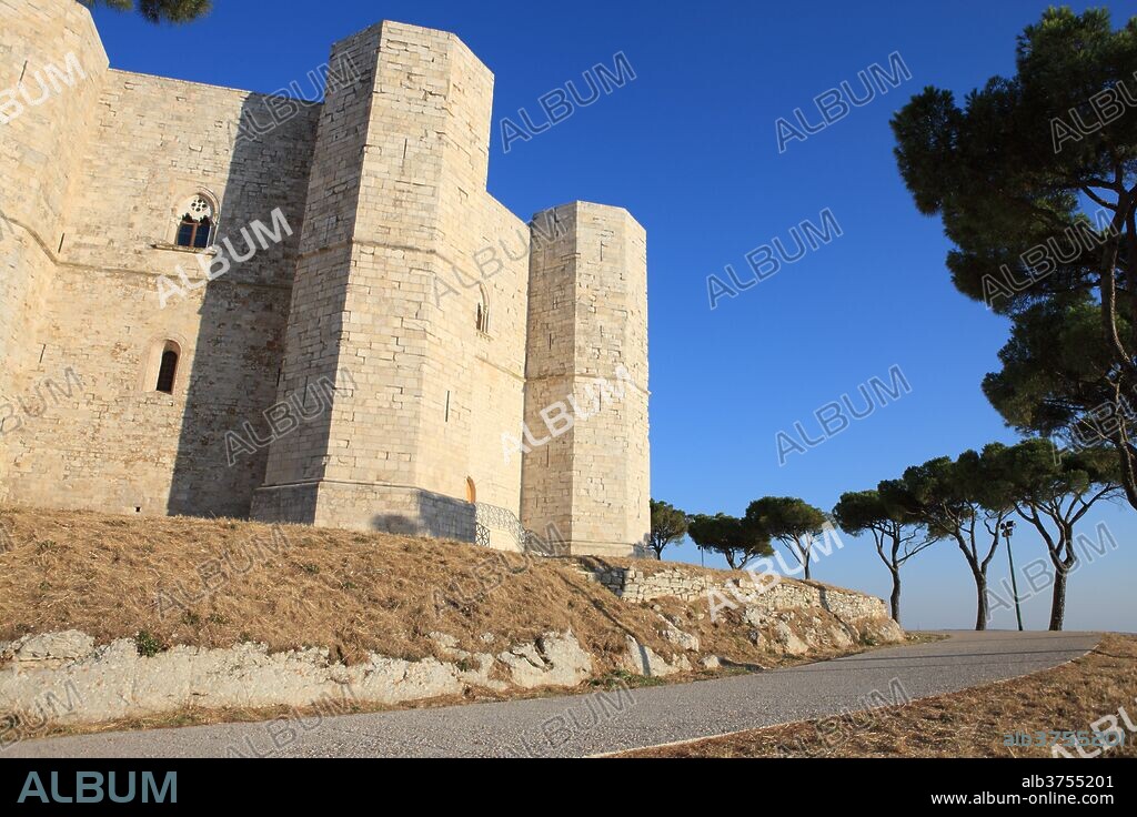 Castel Del Monte (Federico II Castle), UNESCO World Heritage Site, Puglia, Italy, Europe.