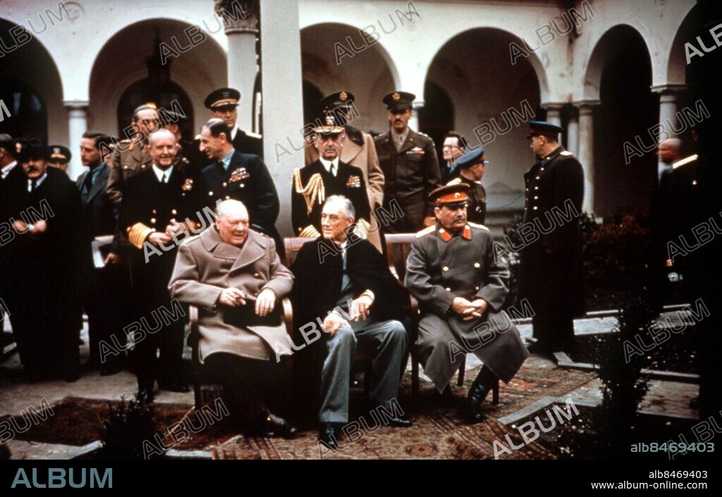 ©SCANPIX SWEDEN, 1945-02.. Andra världskriget - Jaltakonferensen.. Jaltakonferensen (Krimkonferensen) hölls i Jalta på Krim med (sittande fr.v.) Winston Churchill, Roosevelt och Josef Stalin.. Foto: Scanpix. Code: 20360.