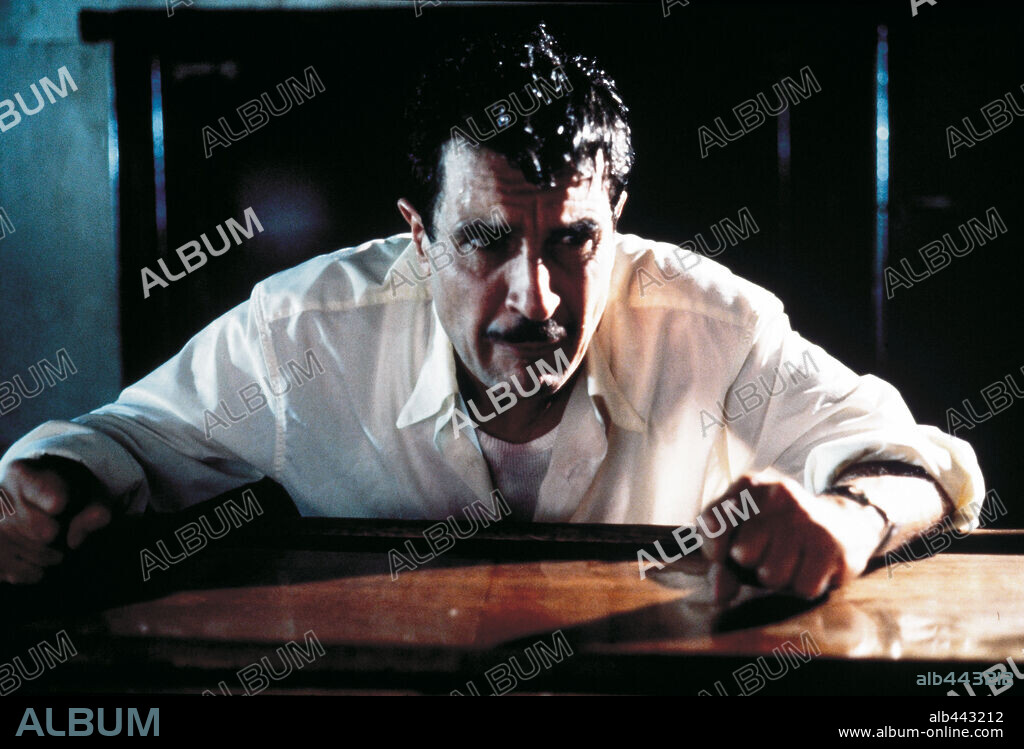 PEPE RUBIANES en EL CRIMEN DEL CINE ORIENTE, 1997, dirigida por PEDRO COSTA. Copyright PEDRO COSTA P.C. S.A./NANITTA INVERSIONE.