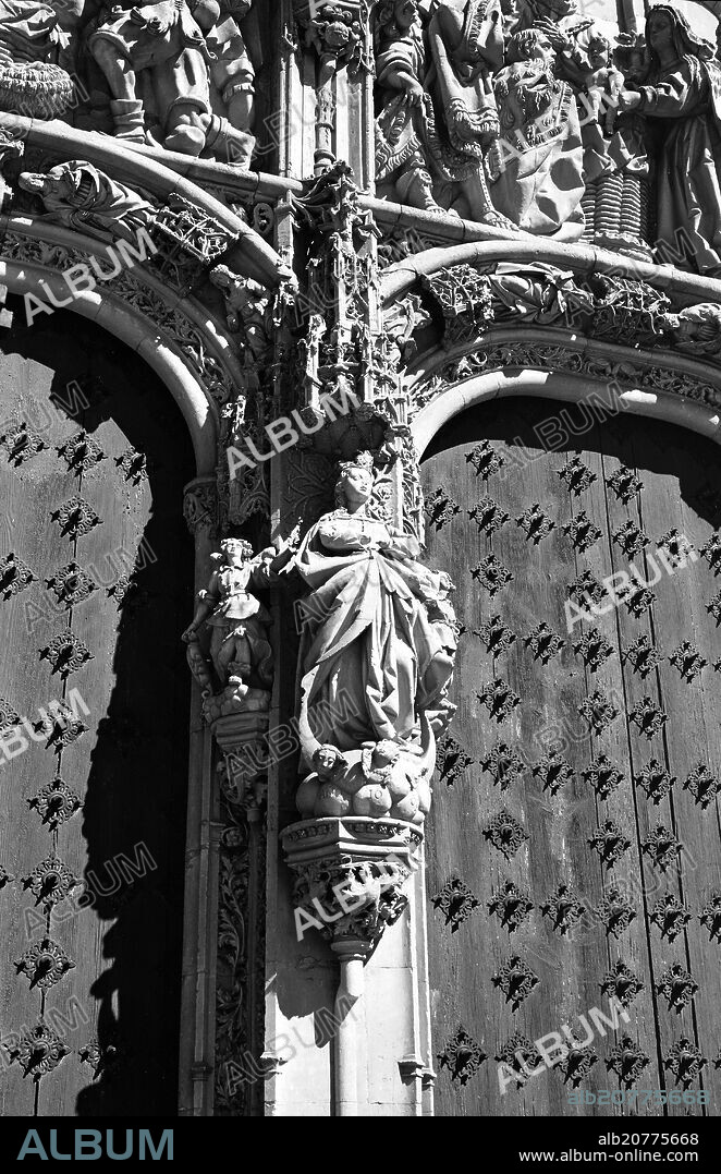 JUAN GIL DE HONTAÑON. PORTADA DEL NACIMIENTO DE LA CATEDRAL NUEVA DE SALAMANCA - SIGLO XVII - INMACULADA - PARTELUZ  - FOTO BLANCO Y NEGRO - AÑOS 60.