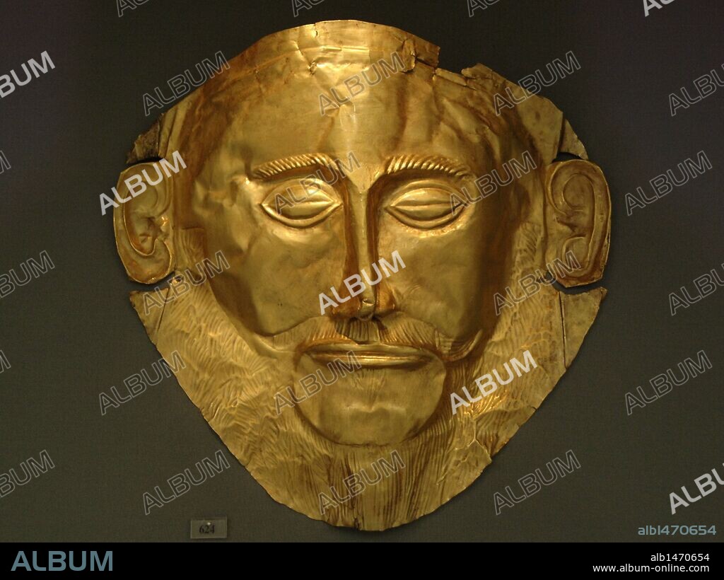 ARTE MICENICO. GRECIA. MASCARA FUNERARIA DE AGAMENON. Realizada en lámina de oro repujado. Hallada en la Tumba V del Círculo A de Micenas. Datada hacia el 1550 a. C. aproximadamente. Museo Arqueológico Nacional. Atenas.