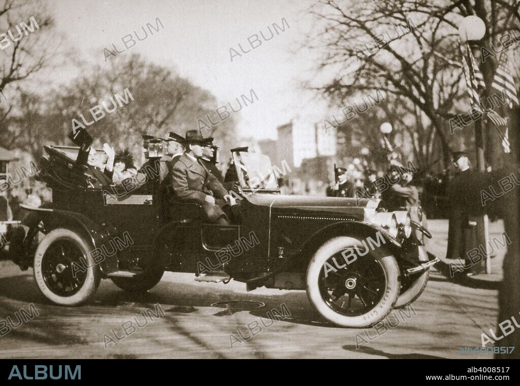 US President Warren G Harding returning from his inauguration, Washington DC, USA, 4th March 1921. After the inauguration, Harding (1865-1923) and his wife, Florence (1860-1924) drove in triumph to the White House. A Republican, Harding won the 1920 US presidential election, easily defeating Democratic candidate James M Cox. The 29th President of the United States, he died from a heart attack halfway through his term and was succeeded by his Vice-President, Calvin Coolidge.