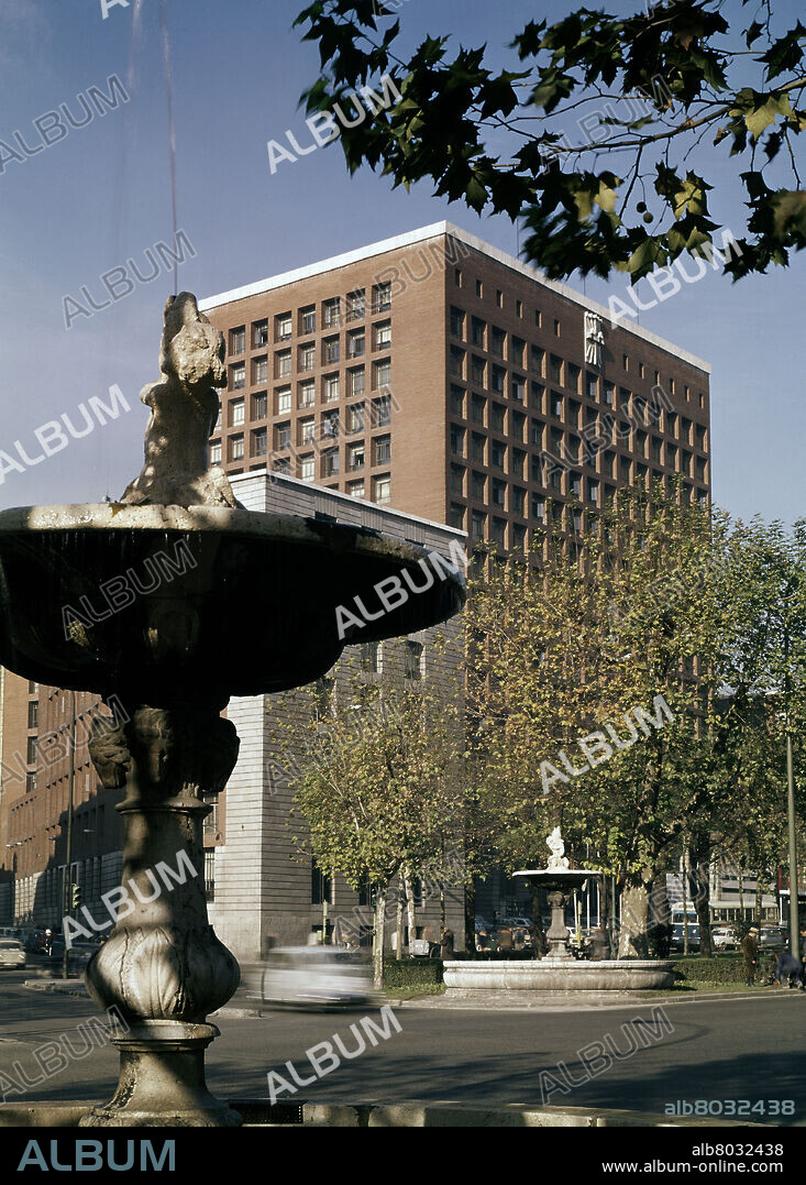 FRANCISCO DE ASIS CABRERO TORRES-QUEVEDO. EDIFICIO DEL INSALUD, ANTES SINDICATOS Y LUEGO MINISTERIO DE SANIDAD SITUADO EN EL PASEO DEL PRADO.