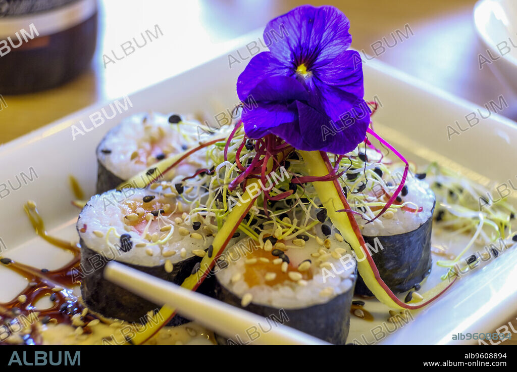 Sushi, Mercat 1930 Palma Gastronomic Market, Paseo Maritimo, Palma, Mallorca, Balearic Islands, Spain.