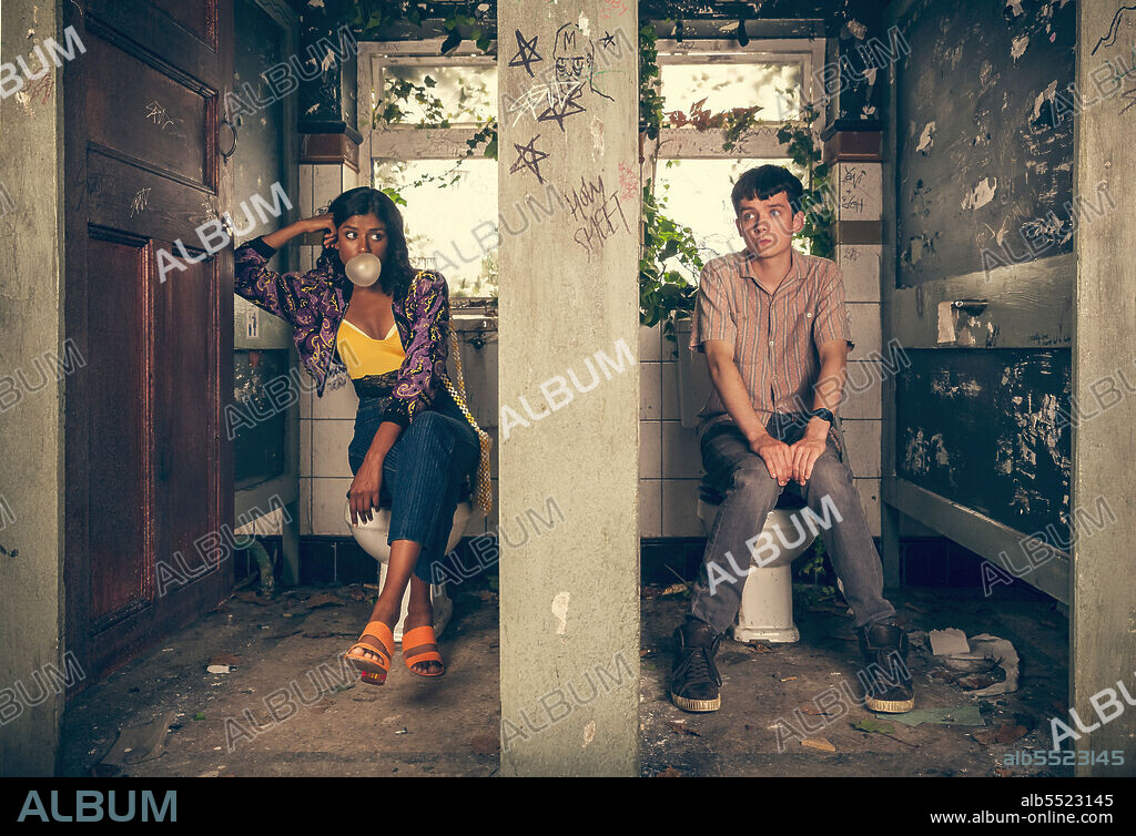 ASA BUTTERFIELD y MIMI KEENE en SEX EDUCATION, 2019, dirigida por BEN TAYLOR y KATE HERRON. Copyright NETFLIX.