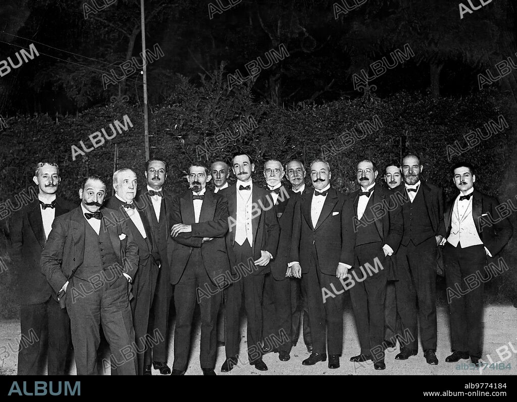 July 12, 1917. At the Ritz hotel - banquet with which the president of the Chamber of Commerce of Seville, Don Diego Gómez (1) gave a gift to the minister of development Viscount of Eza (2) and Other Personalities.