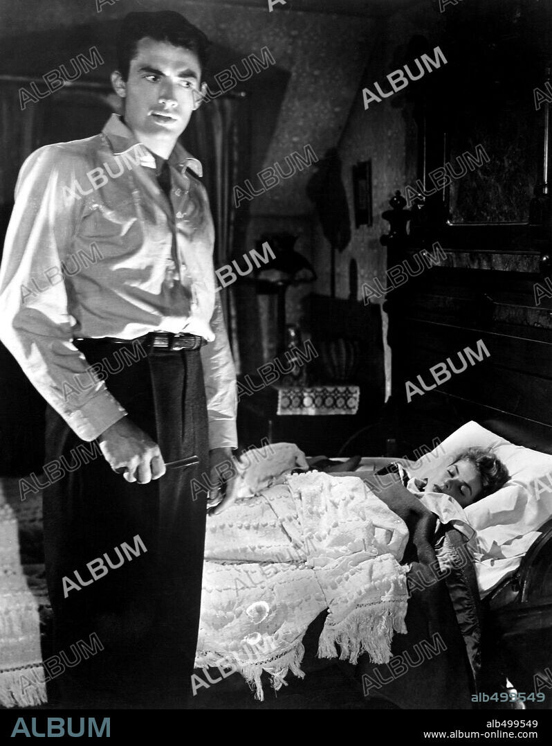 GREGORY PECK and INGRID BERGMAN in SPELLBOUND, 1945, directed by ALFRED HITCHCOCK. Copyright Selznick International Pictures/Vanguard Films.