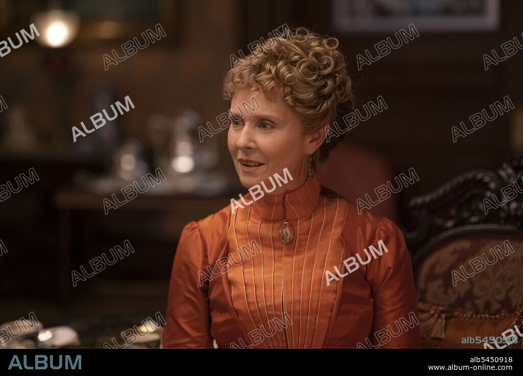 CYNTHIA NIXON in THE GILDED AGE, 2022, directed by MICHAEL ENGLER. Copyright HBO / Universal Pictures Television.