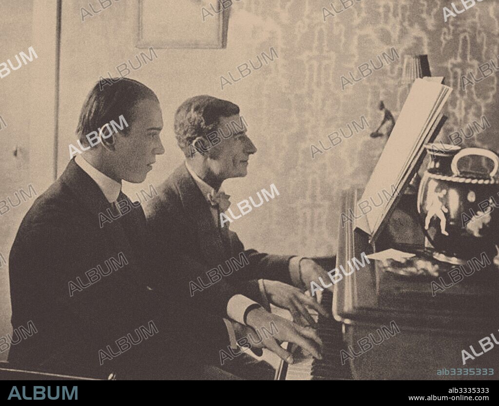 ANONYME. Nijinsky and Maurice Ravel at the piano playing a score from "Daphnis and Chloe".