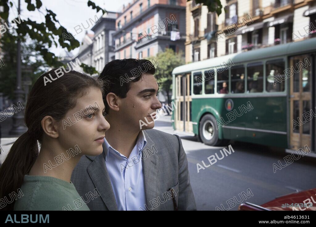 GIOVANNI AMURA and MARGHERITA MAZZUCCO in MY BRILLIANT FRIEND, 2018 (L' AMICA GENIALE). Copyright HBO/RAI/WILDSIDE / CASTALDO, EDUARDO. T2- Un mal nombre.