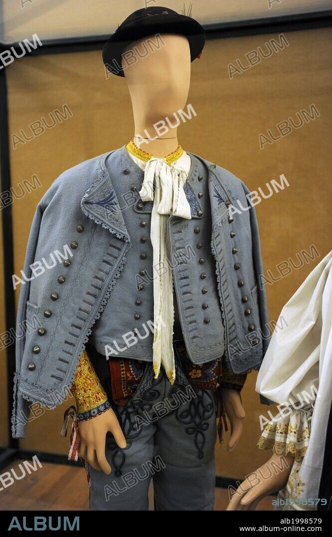 MUSEO ETNOGRAFICO. Traje tradicional de un hombre eslovaco. Kralovany, Nyitra (Eslovaquia). Años 1850-1890. Budapest. Hungria. Europa.