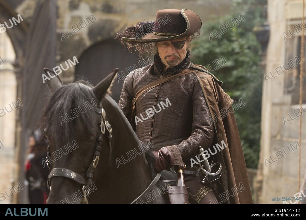 MADS MIKKELSEN en LOS TRES MOSQUETEROS, 2011 (THE THREE MUSKETEERS), dirigida por PAUL W. S. ANDERSON. Copyright CONSTANTIN FILM PRODUCKTION/IMPACT PICTURES / KONOW, ROLF.
