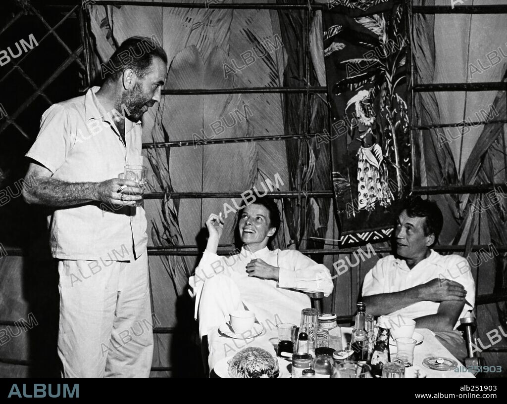 HUMPHREY BOGART, JOHN HUSTON and KATHARINE HEPBURN in THE AFRICAN QUEEN, 1951, directed by JOHN HUSTON. Copyright UNITED ARTISTS.
