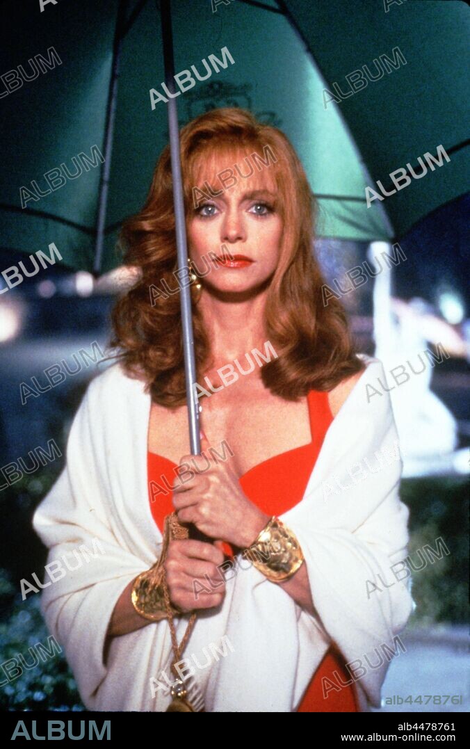 GOLDIE HAWN en LA MUERTE OS SIENTA TAN BIEN, 1992 (DEATH BECOMES HER), dirigida por ROBERT ZEMECKIS. Copyright UNIVERSAL PICTURES.