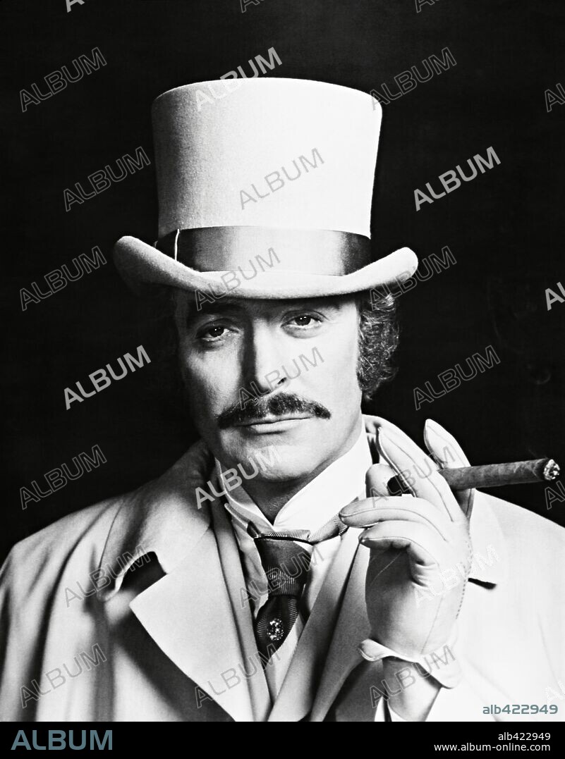 MICHAEL CAINE in HARRY AND WALTER GO TO NEW YORK, 1976, directed by MARK RYDELL. Copyright COLUMBIA PICTURES.