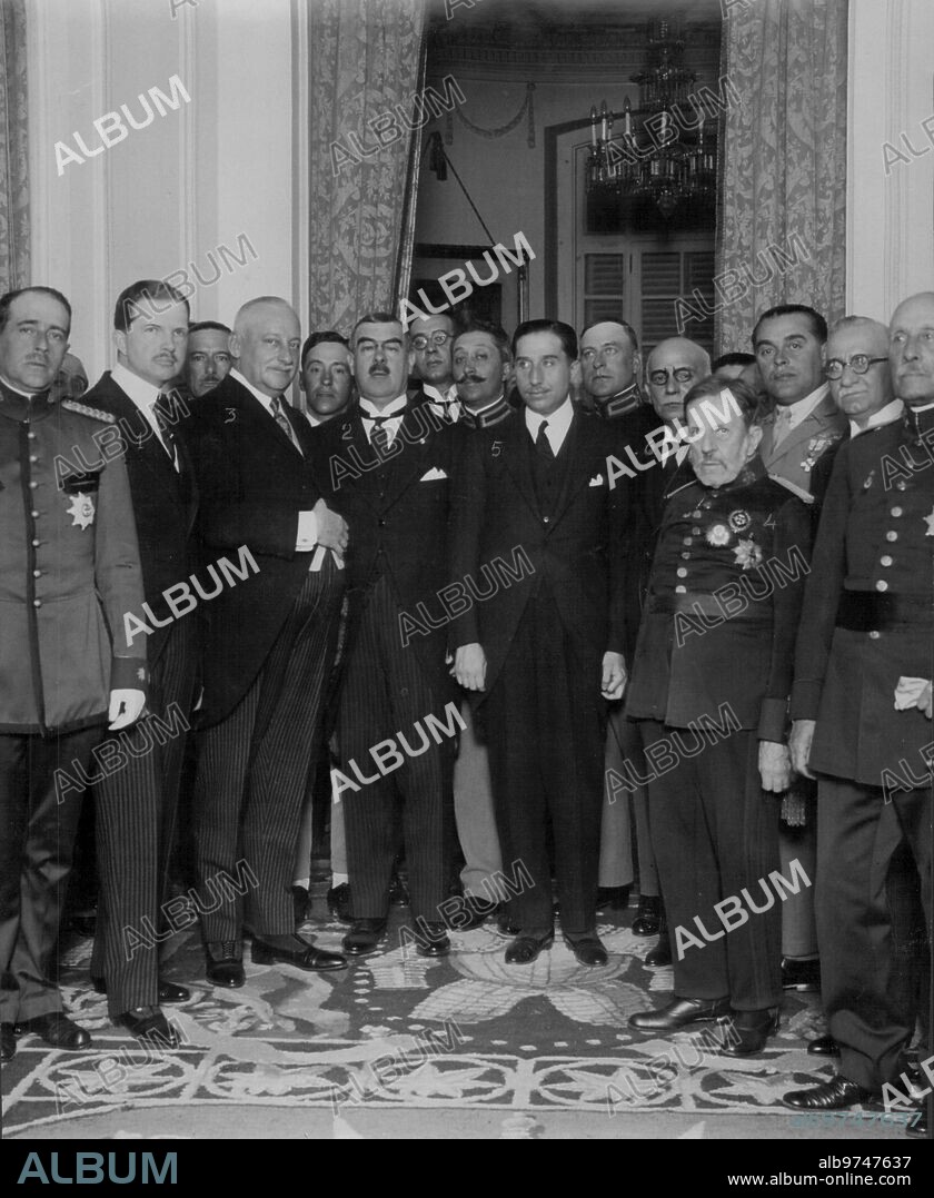Madrid, 04/14/1926. In the Portuguese legation. H.H. Infante Fernando (1), with the minister, Mr. Mello Barreto (2); the president of the Council, Marquis of Estella (3); the captain general, Mr. Weyler (4); the Minister of State, Mr. Yanguas (5); the ambassador of Argentina, Dr. Estrada (6), and other distinguished gentlemen, at the party in which the captain general of the Region, Mr. Ardanaz (7), and lieutenant colonel Duyos (8) were decorated.