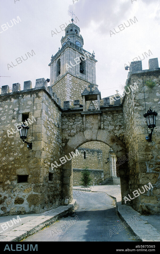 Tarancón, murallas e Iglesia de Nuestra Señora de la Asunción.
