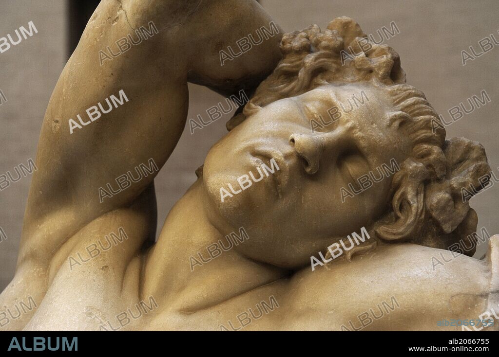ARTE GRIEGO. ESTILO HELENISTICO. FAUNO BARBERINI o SATIRO BORRACHO o DORMIDO. Fechado alrededor del 220 a. C. Probablemente procedente de un santuario de Dionisio y posteriormente colocado en los jardines cercano al río Tiber de Roma. Encontrado cerca del Castillo Sant'Angelo. Copia romana en mármol de un original griego de época helenística de la Escuela de Pérgamo. Obra maestara del barroco griego. Glyptothek. Munich. Alemania. Europa.