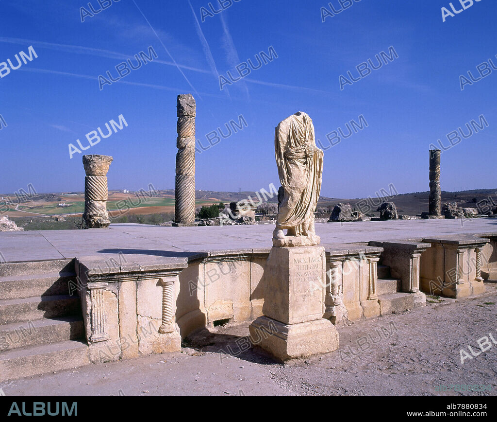 ESCENARIO DEL TEATRO ROMANO DE SEGOBRIGA - SIGLO I.