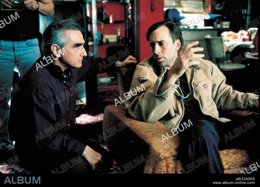 MARTIN SCORSESE y NICOLAS CAGE en AL LÍMITE, 1999 (BRINGING OUT THE DEAD), dirigida por MARTIN SCORSESE. Copyright TOUCHSTONE PICTURES / CARUSO, PHILLIP.