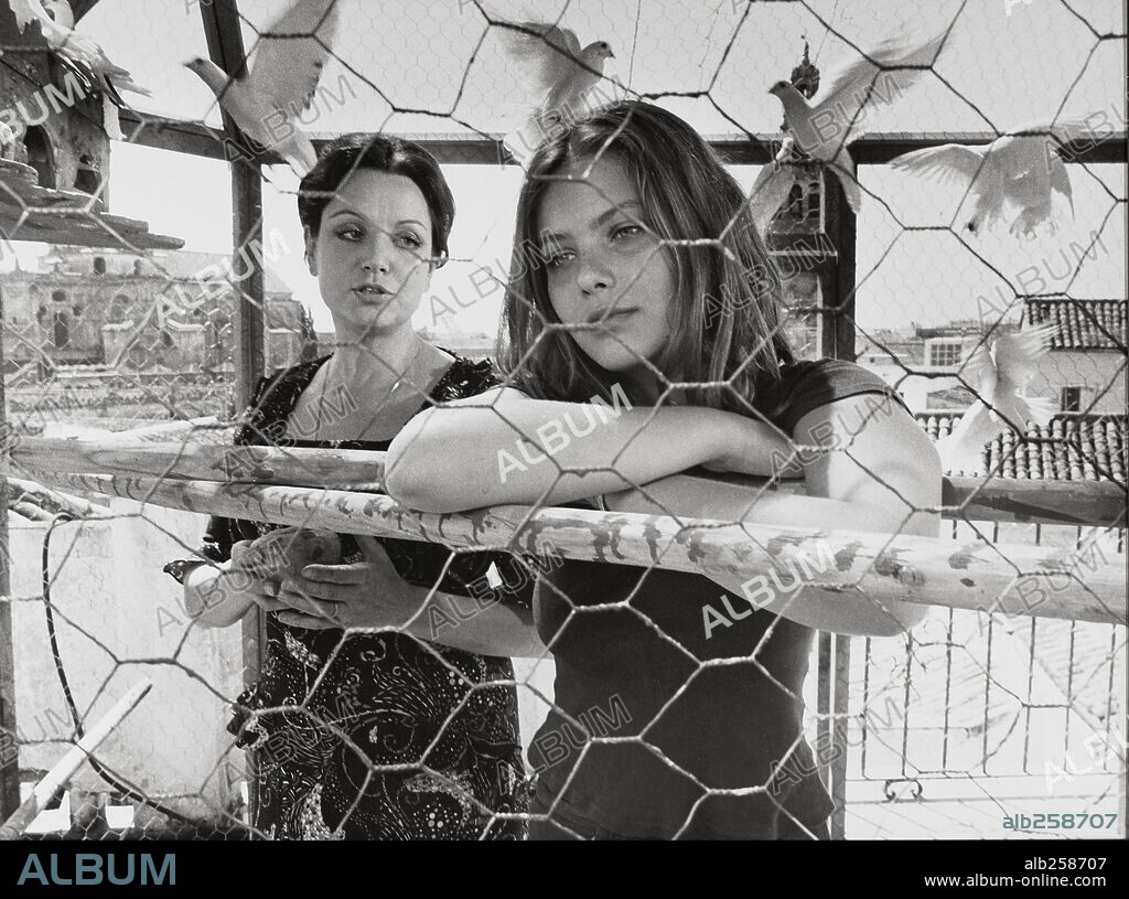 CARMEN DE LIRIO y ORNELLA MUTI en LA CASA DE LAS PALOMAS, 1972, dirigida por CLAUDIO GUERIN.