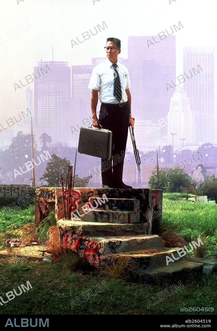 MICHAEL DOUGLAS dans CHUTE LIBRE, 1993 (FALLING DOWN), réalisé par JOEL SCHUMACHER. Copyright WARNER BROTHERS.