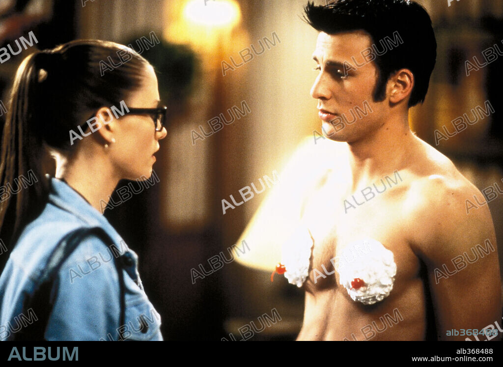 CHRIS EVANS and CHYLER LEIGH in NOT ANOTHER TEEN MOVIE, 2001, directed by JOEL GALLEN. Copyright COLUMBIA PICTURES / TORRES, RICO.