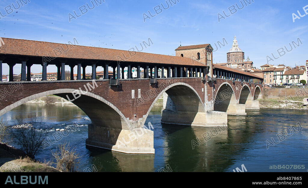 Pavia, Lombardy, Italy, Europe. Ticino River (Tessin, Ticinus). The river rises in the Val Bedretto in Switzerland at the frontier between the cantons of Valais and Ticino, is fed by the glaciers of the Alps and later flows through Lake Maggiore, before entering Italy. The Ticino joins the Po a few kilometres from Pavia. The Ponte Coperto (Covered Bridge) of Pavia.