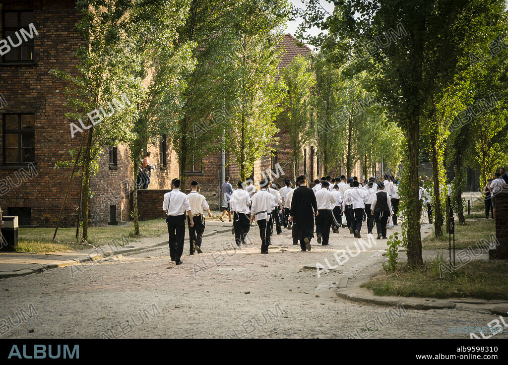 visitantes judios,. campo de concentracion de Auschwitz I, museo estatal, Oswiecim, Polonia, eastern europe.