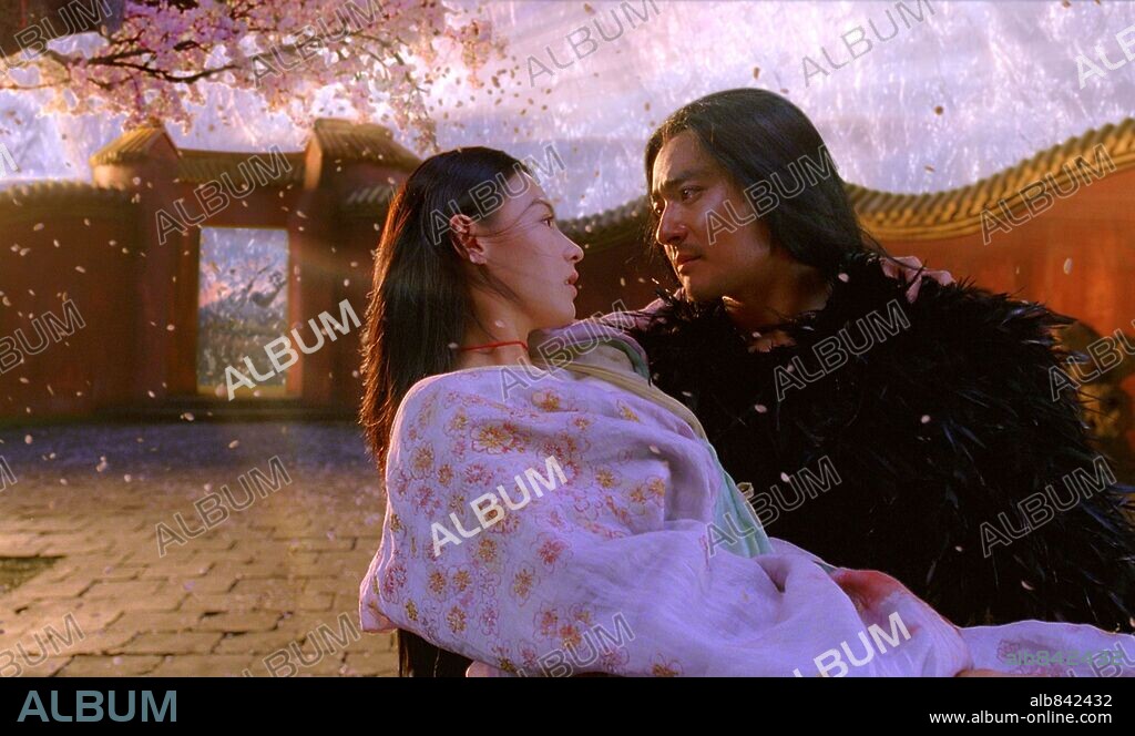CECILIA CHEUNG and JANG DONG-KUN in THE PROMISE, 2005 (WU JI), directed by CHEN KAIGE. Copyright WARNER INDEPENDENT PICTURES.