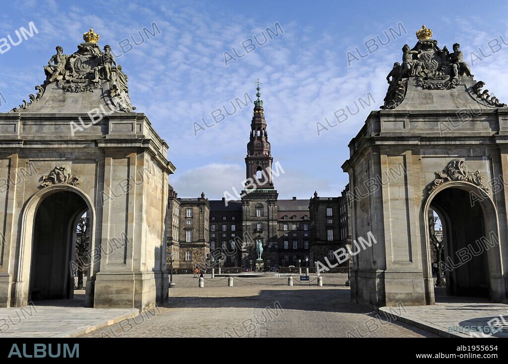 DINAMARCA. COPENHAGUE. Palacio Christiansborg. Sede del Folketing (Parlamento Danés). Exterior del edificio. Neobarroco, 1928. Islote de Slotsholmen. Europa.