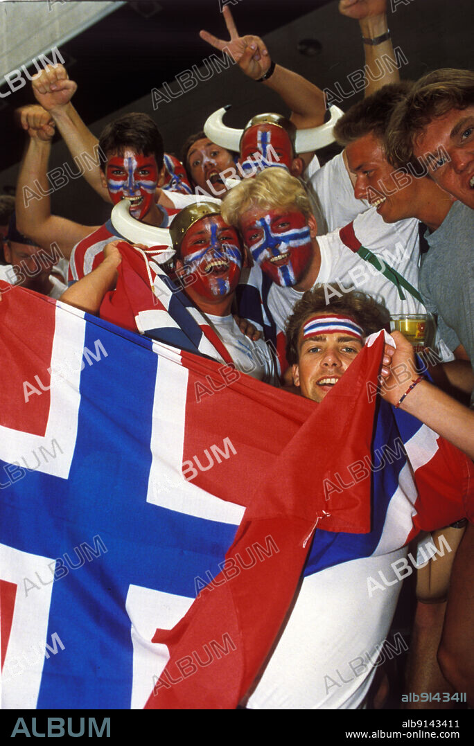 Barcelona, ??Spain 1992-07-30: Olympic Games in Barcelona. Norway- South Korea. Elleville Norwegian spectators with Norwegian flag and painted face. Photo: Bjørn Sigurdsøn NTB / NTB.