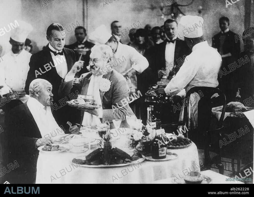 EMIL JANNINGS en EL ÚLTIMO, 1924 (DER LETZTE MANN), dirigida por F. W. MURNAU. Copyright U.F.A.