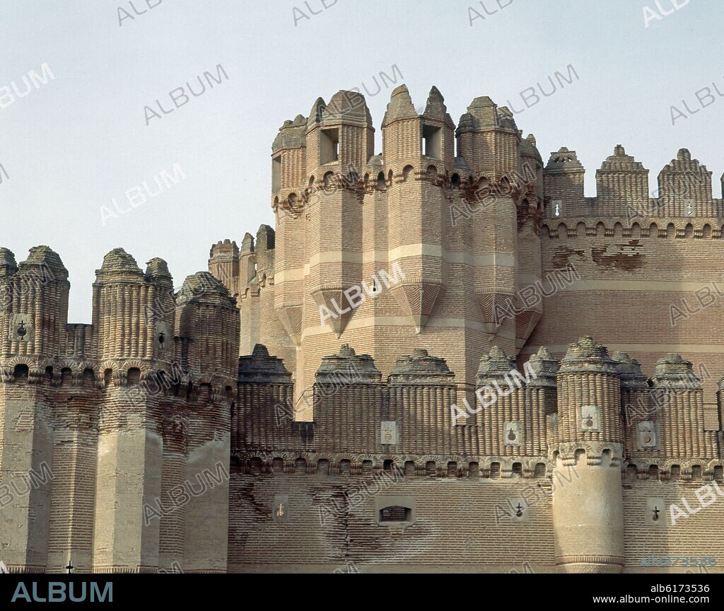 EXTERIOR - CASTILLO MUDEJAR DEL SIGLO XV MANDADO CONSTRUIR POR LA FAMILIA FONSECA.