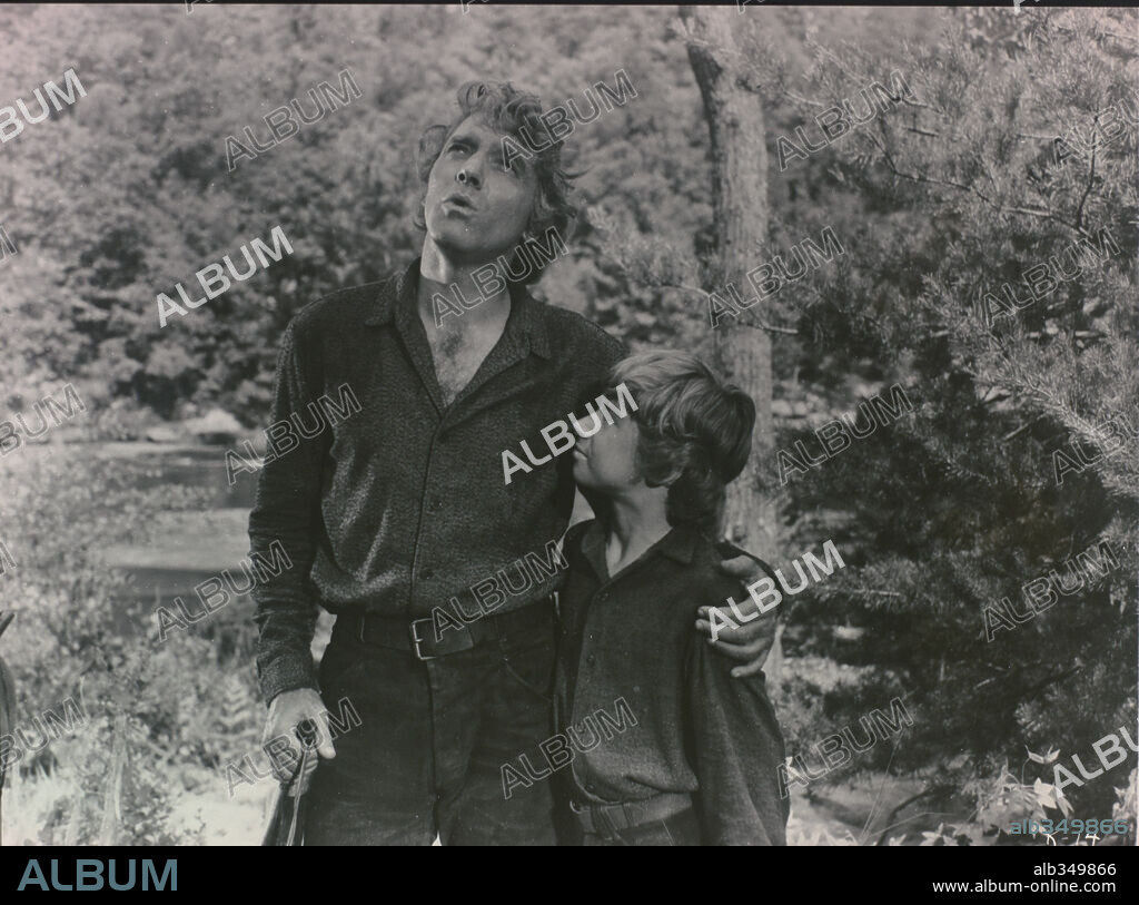 BURT LANCASTER and JOHN McINTIRE in THE KENTUCKIAN, 1955, directed by BURT LANCASTER. Copyright UNITED ARTISTS.