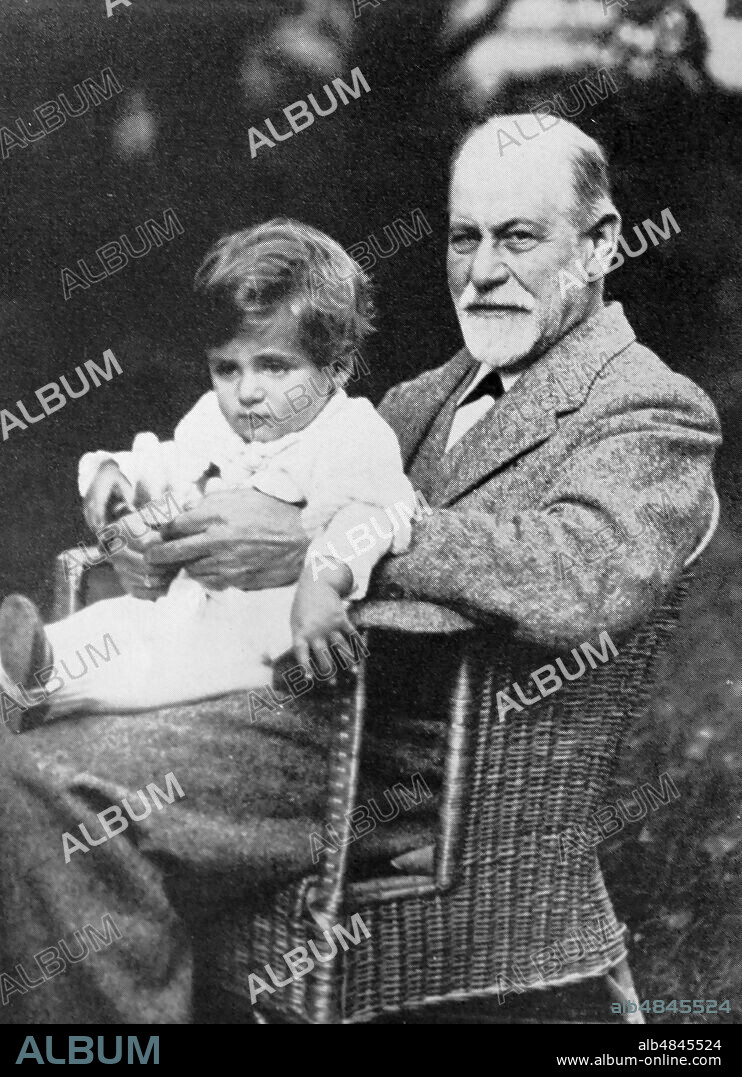 Sigmund Freud with his grandson, Stephen Gabriel Freud (1921-2015), in Germany 1922. Sigmund Freud (1856 - 23 September 1939); Austrian neurologist and the founder of psychoanalysis. 1930.